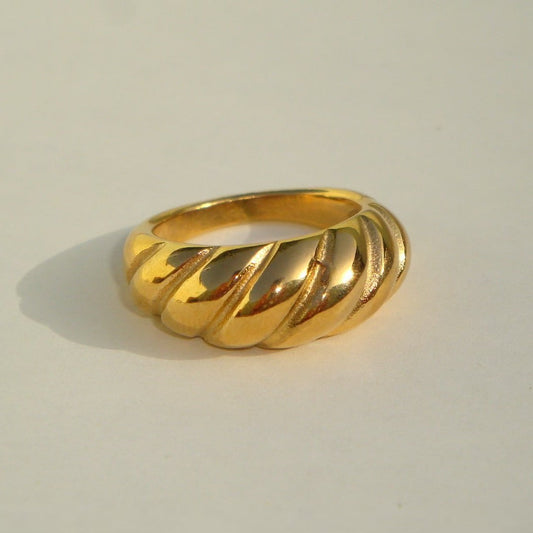 Wave Ring Gold EmpressVenusJewellery