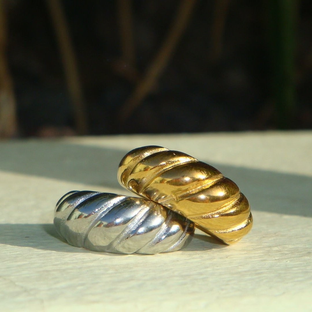 Wave Ring Gold EmpressVenusJewellery